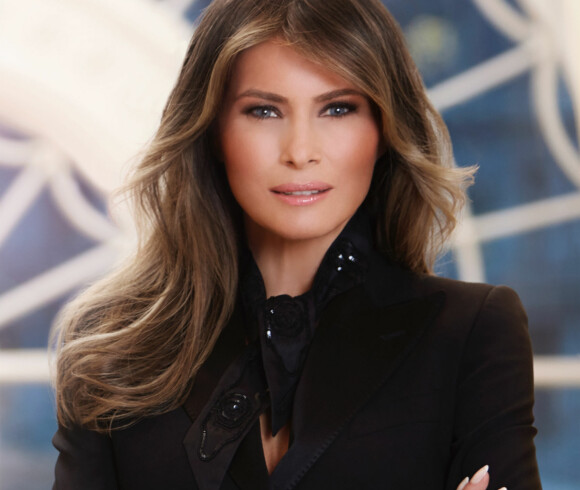 Det første offisielle bildet av førstedame Melania Trump splitter folket